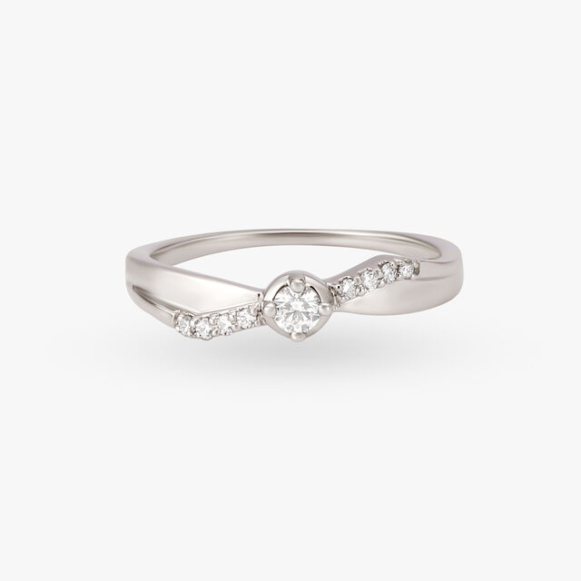 Gracious Diamond Finger Ring