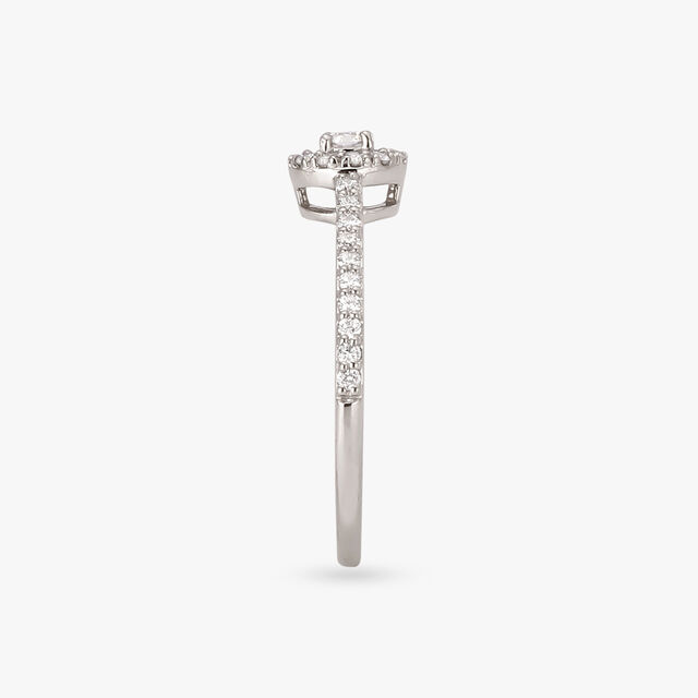 Glamorous Diamond Finger Ring