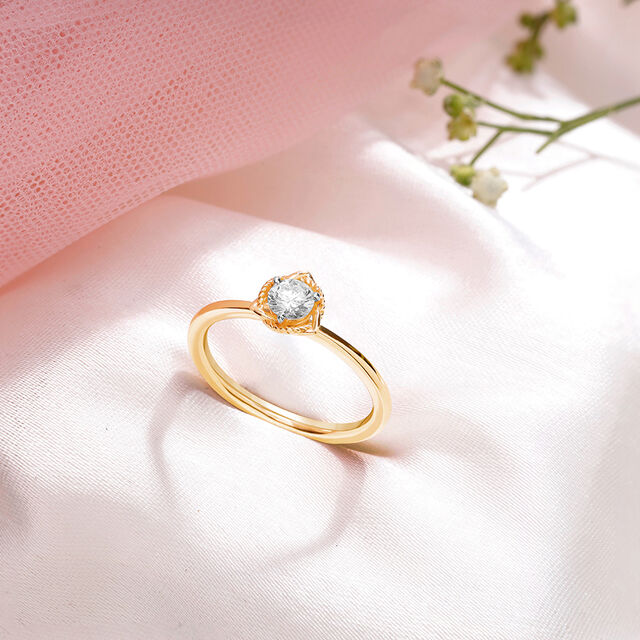 Regal Splendor Solitaire Finger Ring 