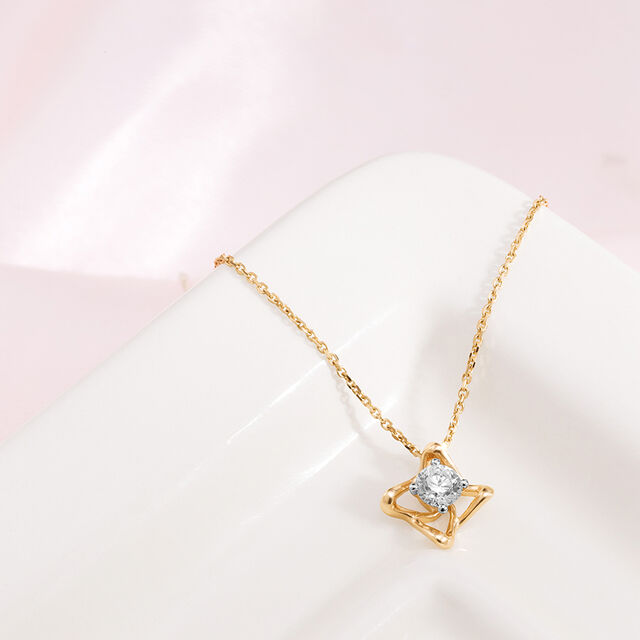 Sparkling Reflections Solitaire Necklace 
