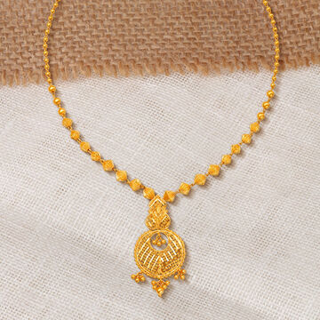 Traditional Majestic Gold Pendant With Chain