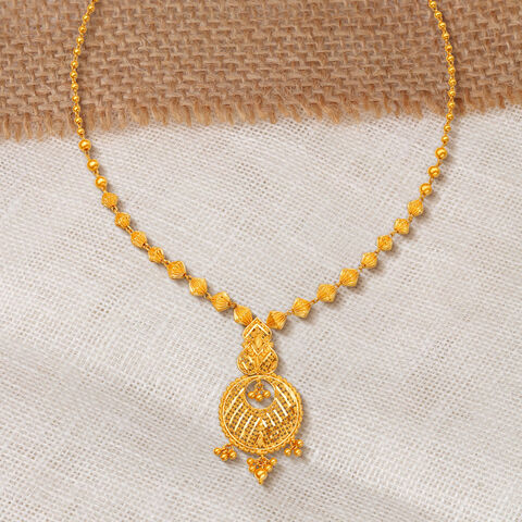 Traditional Majestic Gold Pendant With Chain