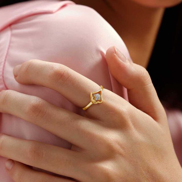 Curvy Shine Diamond Ring 2