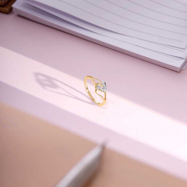 Glam Strut Diamond Ring 
