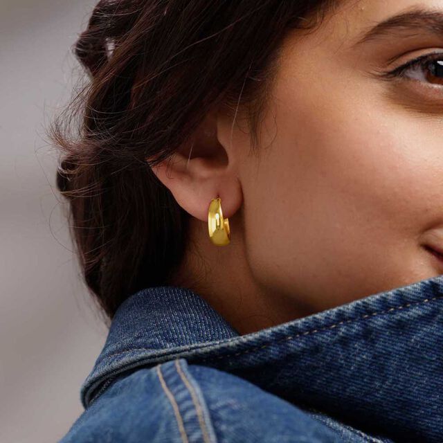 Minimalist Bold Gold Hoop Earrings 2