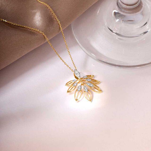 Sassy Foliage Diamond Pendant 
