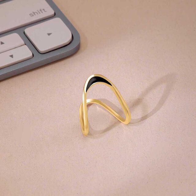 Wavy Minimalist Gold Ring 