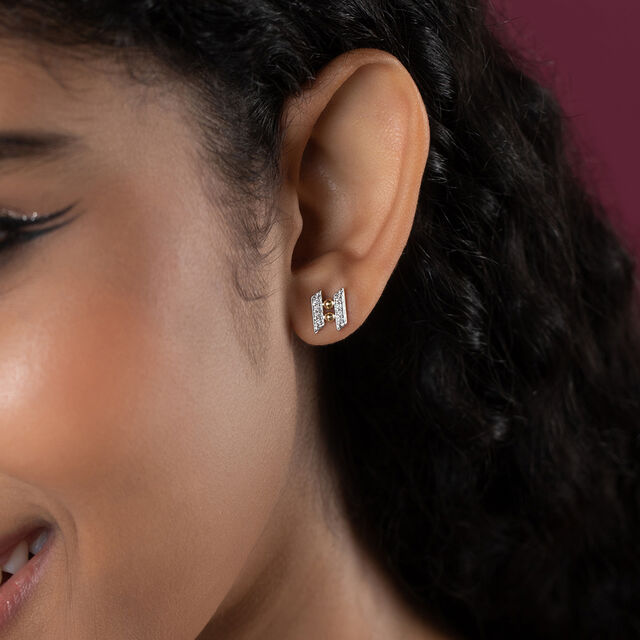 Zigzag Radiance Gold & Diamond Stud Earrings 2