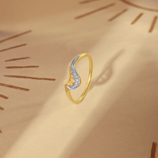 Gentle Arc Diamond Ring 