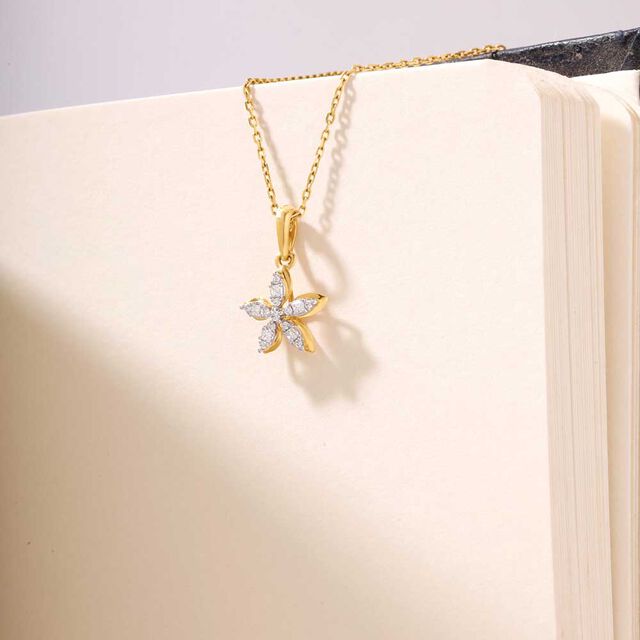 Twinkling Fleur Diamond Pendant 