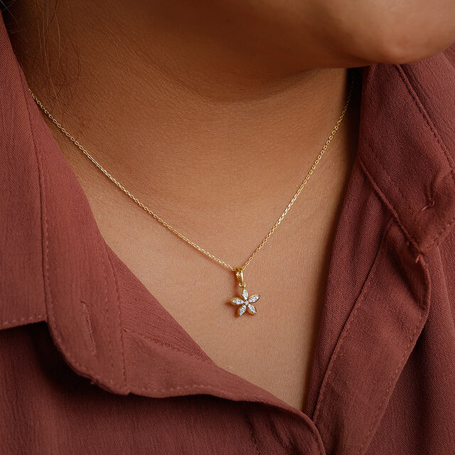 Twinkling Fleur Diamond Pendant 2