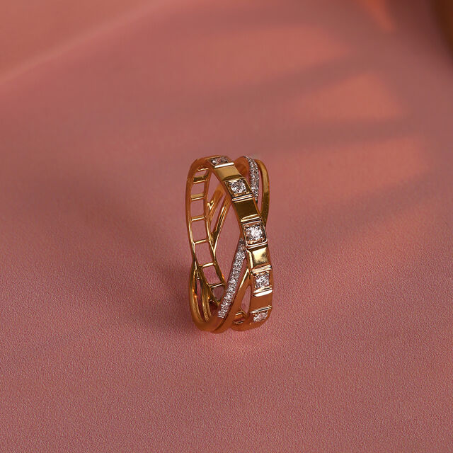Crisscross Glow Gold & Diamond Finger Ring 