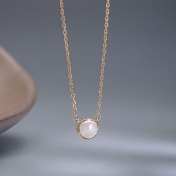 Dreamy Halo Pearl Necklace