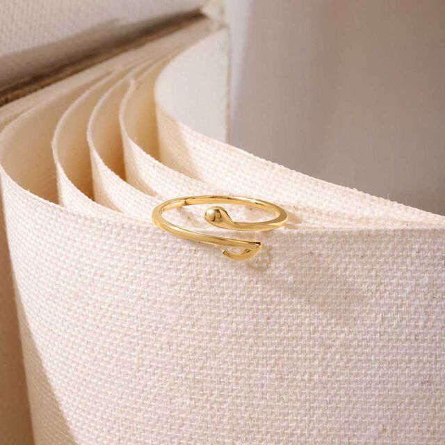 Edgy Fluid Gold Ring 