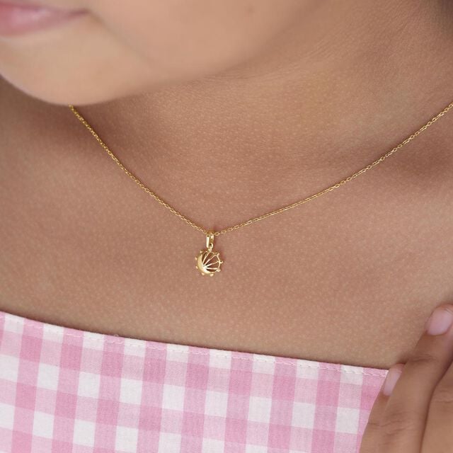 Dawn Hug Gold Pendant 2