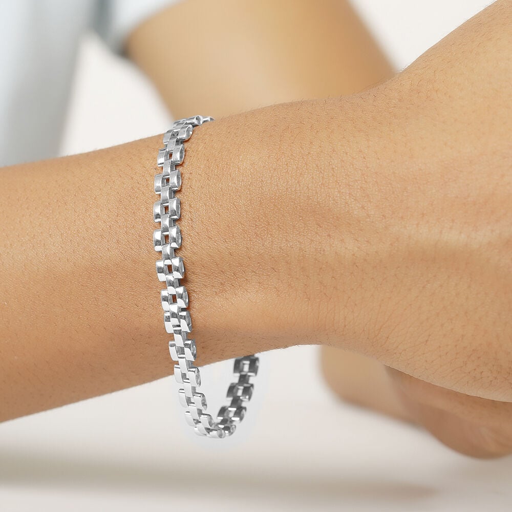 53 Casual Wear Stylish Silver Bracelet, Size: 7.5-8.5 Inch, 10-150 Gm at Rs  45000/kg in Agra