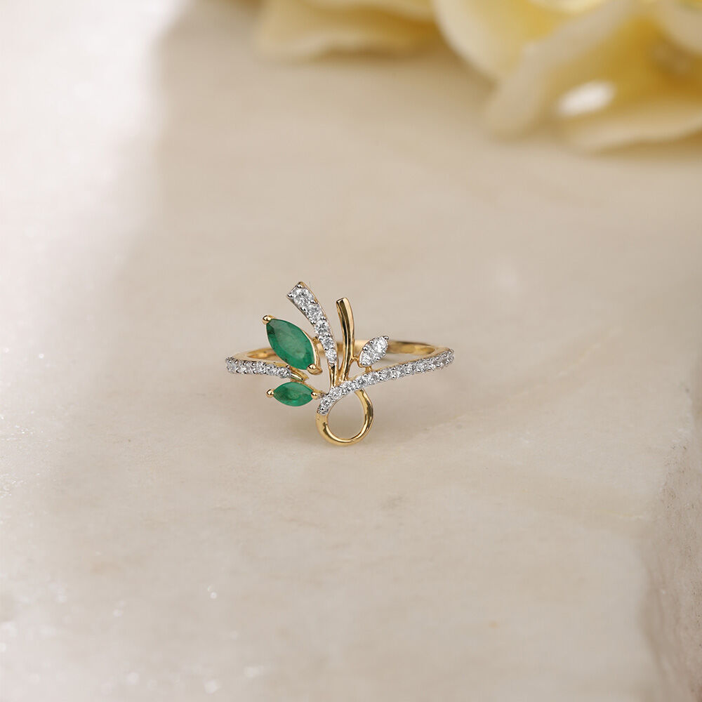Emerald ring designs in gold tanishq discount