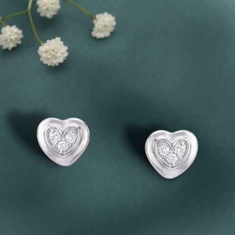 Heartline Glow Diamond Stud Earrings