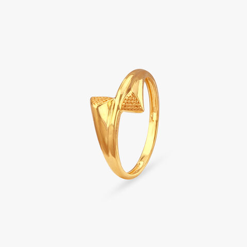 Leafy Grace Gold Ring