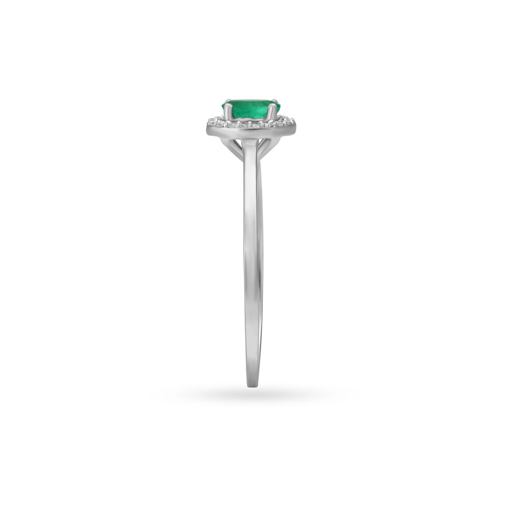 Emerald stone tanishq shop