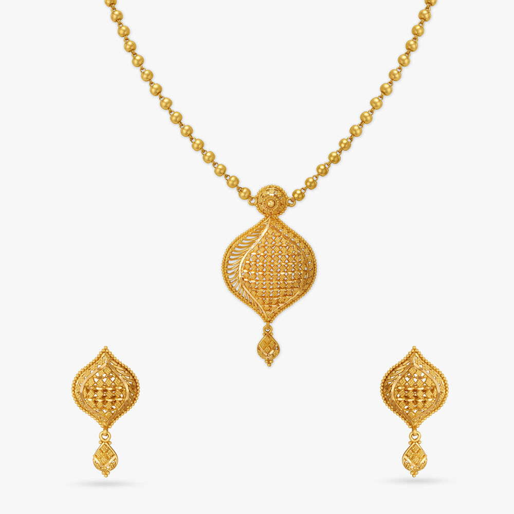 Tanishq light outlet weight gold set