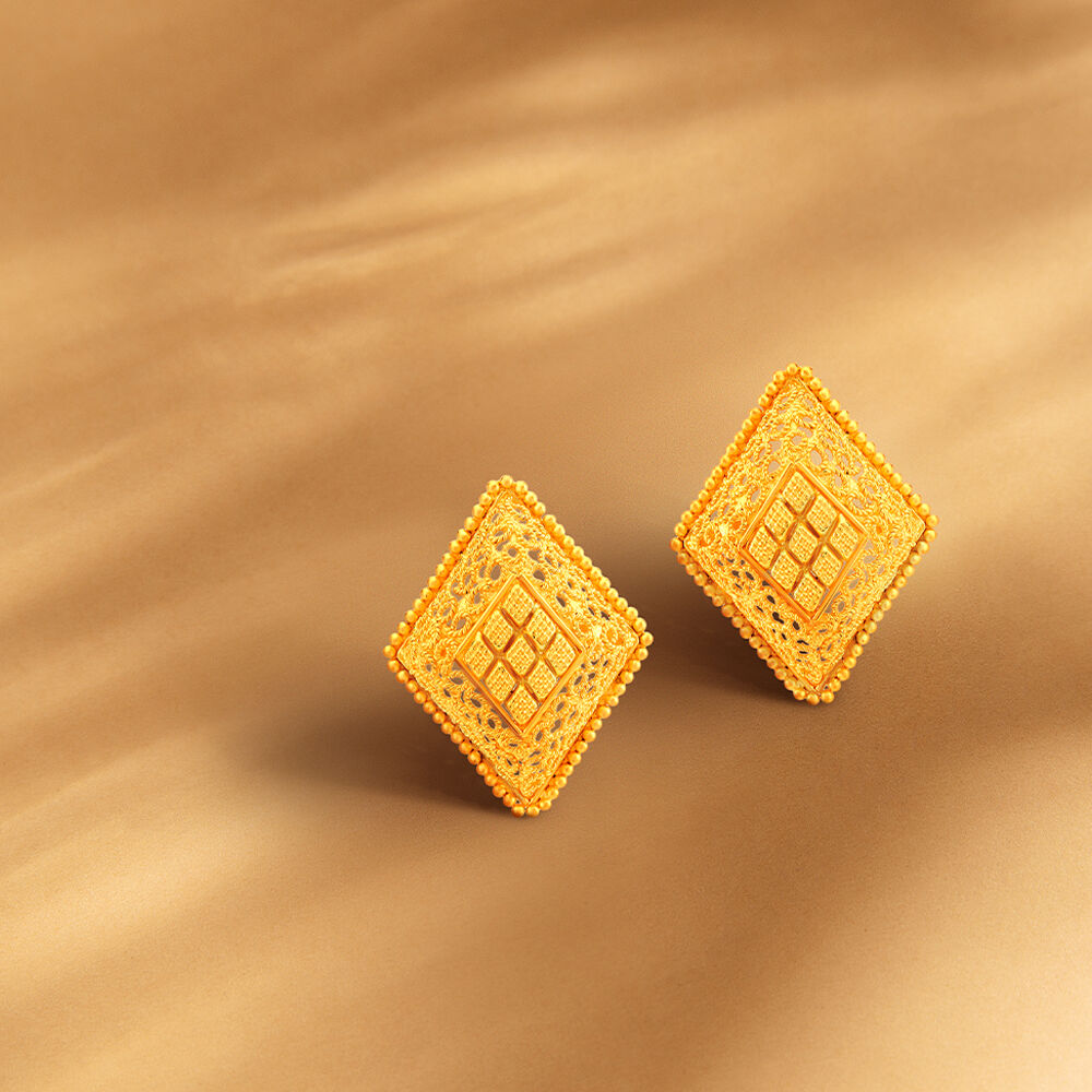 Elegant Filigree Gold Stud Earrings