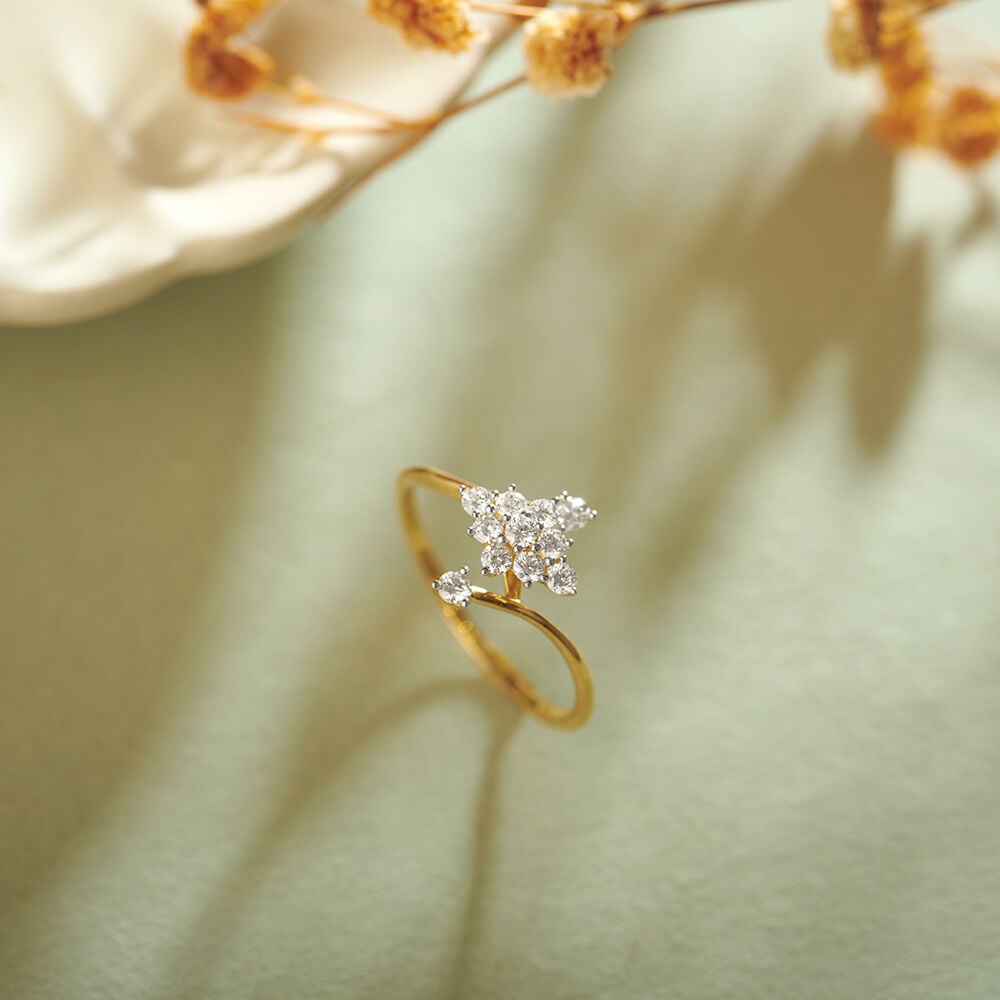 Stylish 22 Karat Yellow Gold Flower Finger Ring | Tanishq