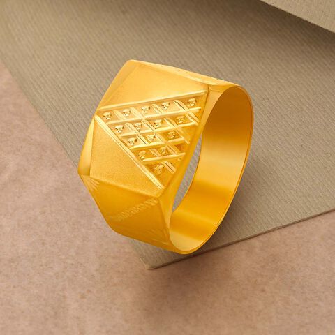 Mesmerizing 22 Karat Yellow Gold Etched Ring