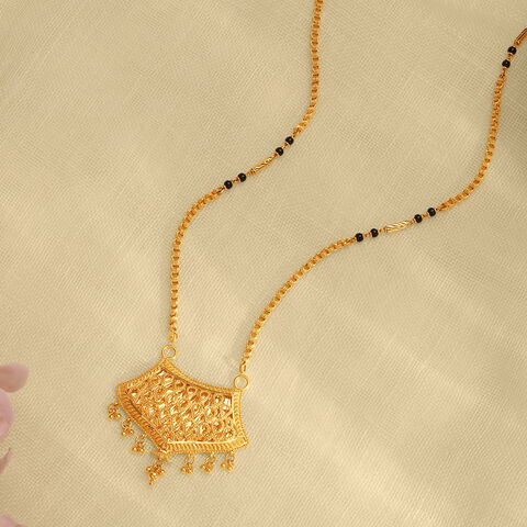 Enthralling Gold Mangalsutra Pendant