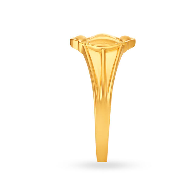 Atypical 22 Karat Yellow Gold Round Finger Ring,,hi-res image number null