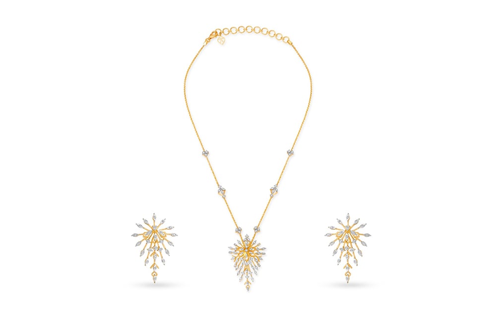 This glamorous set consists of two Swarovski jewelry pieces. It includes  the Diapason All-Around V Necklace an… | Necklace, Dreamland jewelry, How  to make necklaces