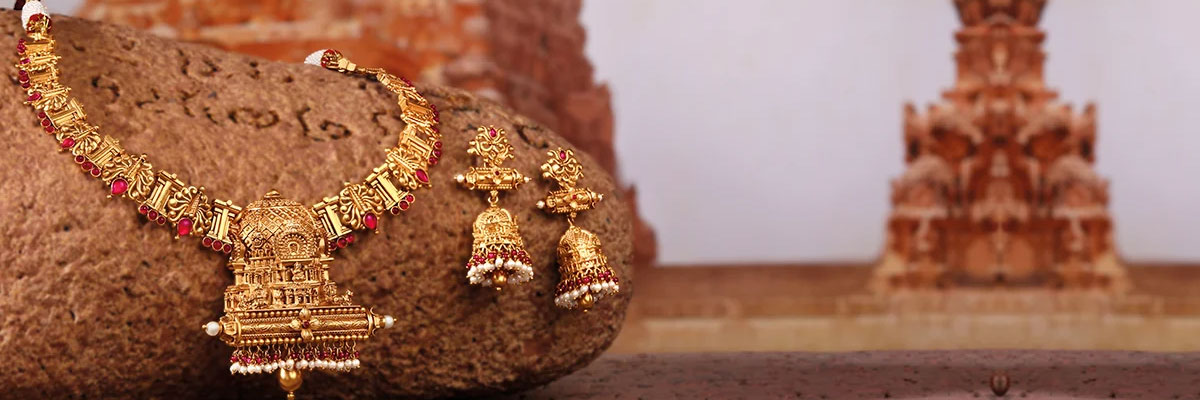 Tanishq Gujarati pattern gold necklace set Designs | Gold Chandan haar  designs for Gujarati bride - YouTube