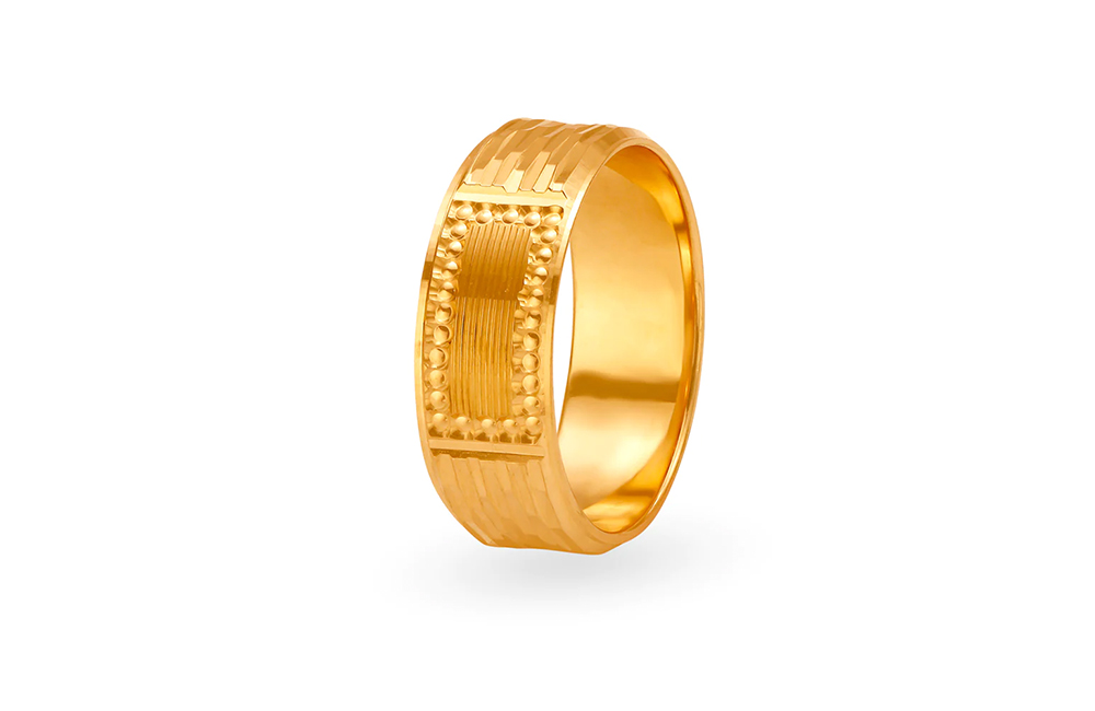 Buy Ornate 22 Karat Yellow Gold Overlap-Design Ring at Best Price | Tanishq  UAE