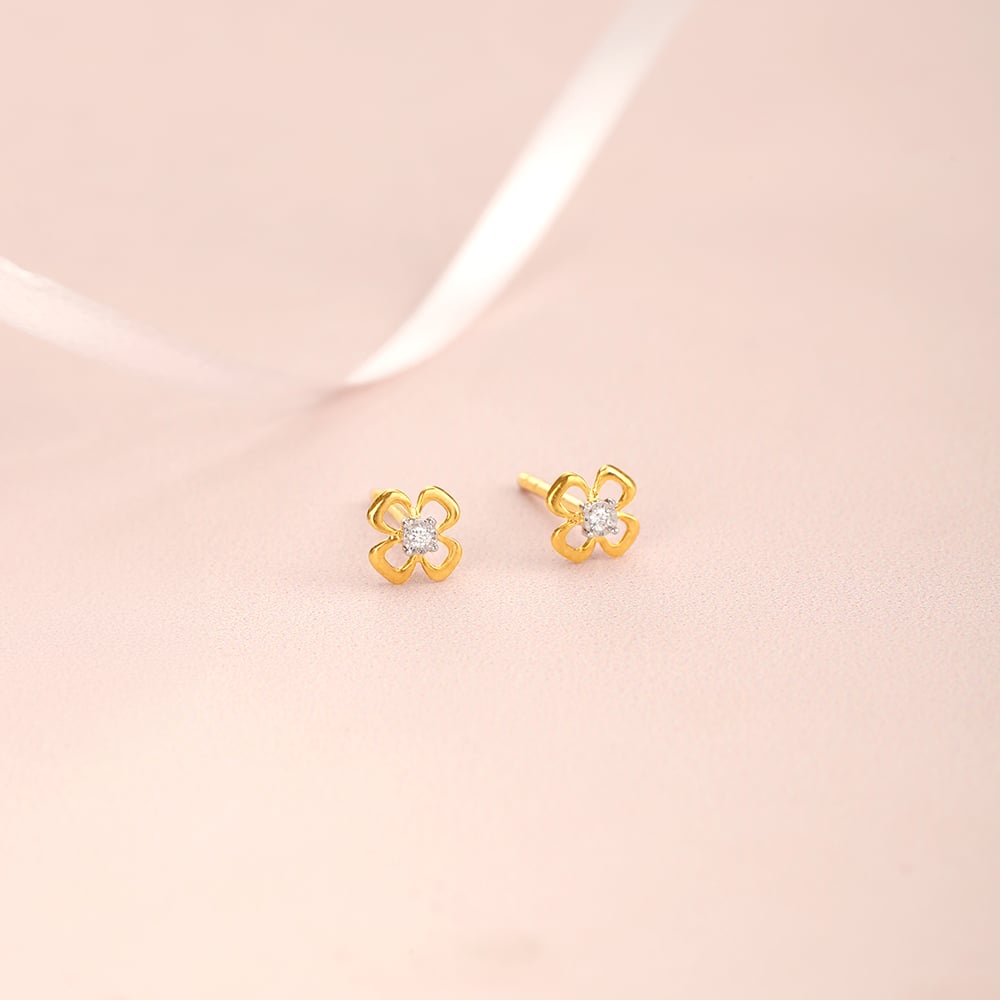 Dazzling Daisy 14 Kt Gold and Diamond Stud Earrings,,hi-res image number null