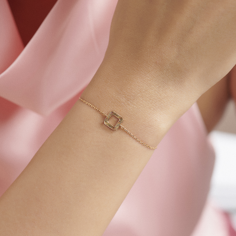Sleek Geometric Gold Bracelet,,hi-res image number null