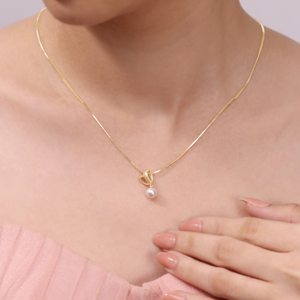 Ribbon Kiss Gold Pendant,,hi-res image number null