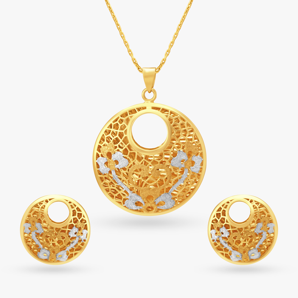 Stunning Pendant with Earrings Set