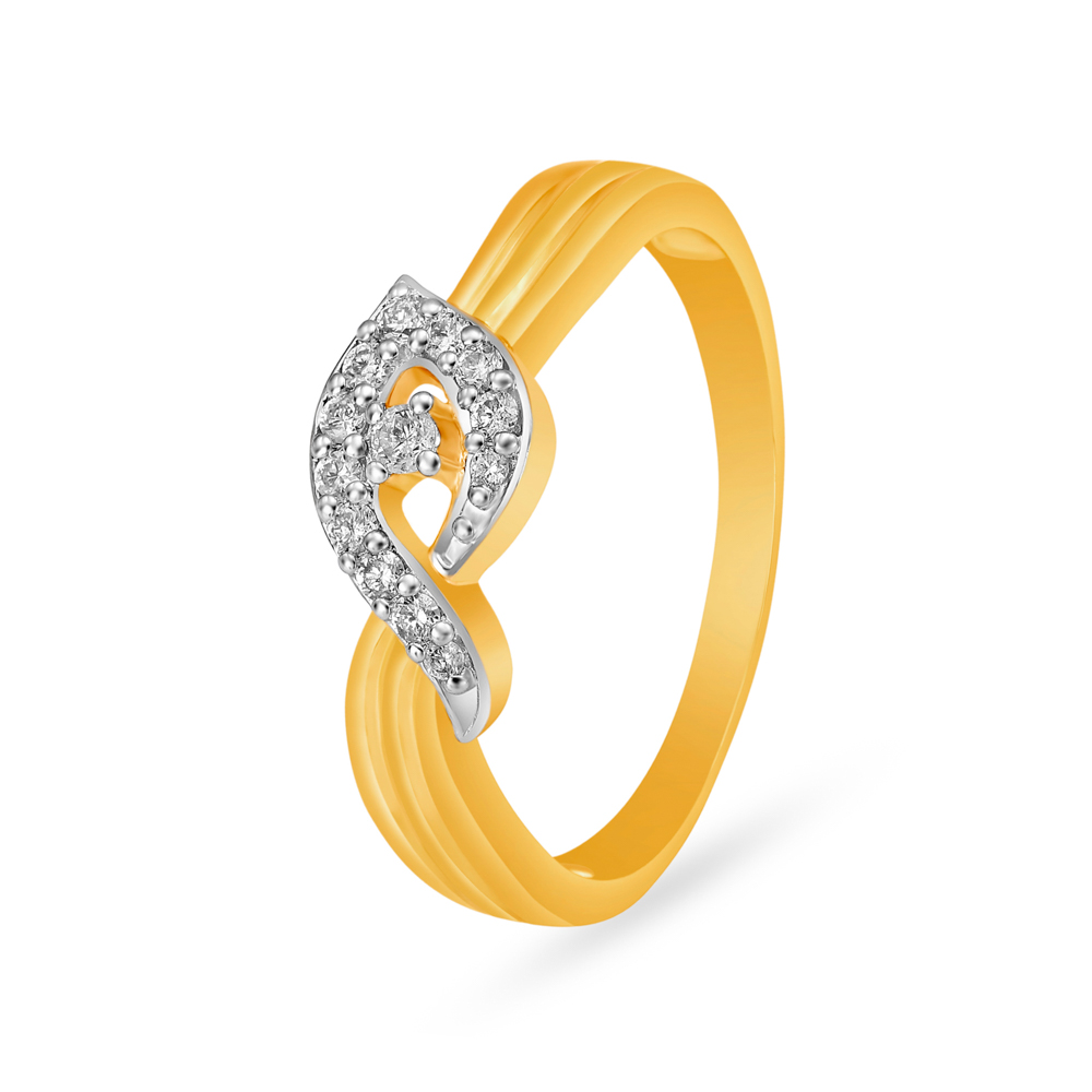 Elegant Swirling Diamond Ring