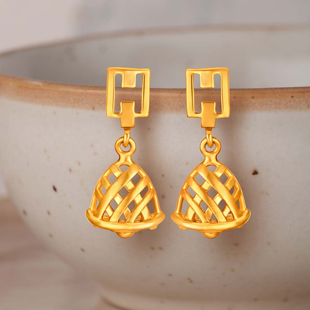 Share 88+ tanishq 22 carat gold earrings super hot - esthdonghoadian