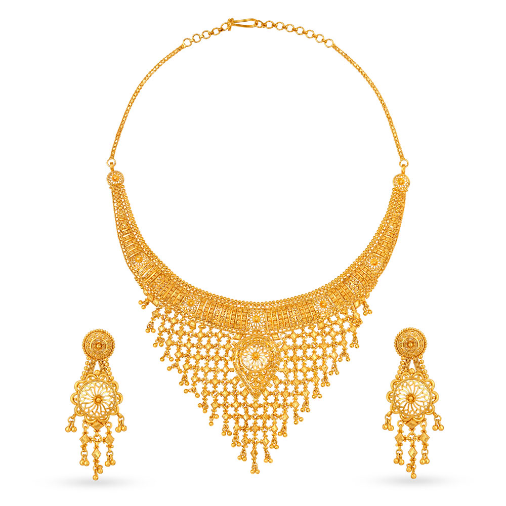 Radiant Gold Necklace Set for the North Indian Bride