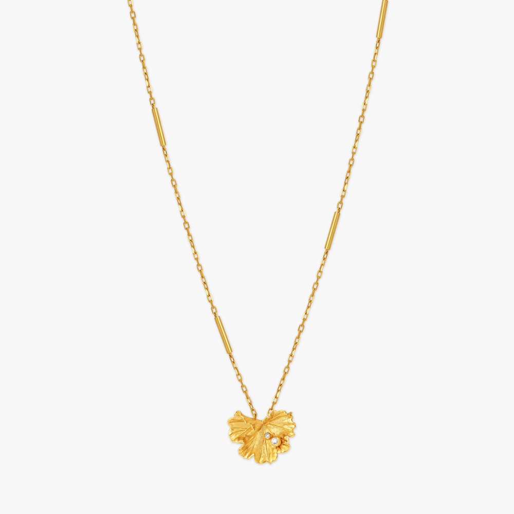A Glorious Leaf Diamond Pendant with Chain,,hi-res image number null