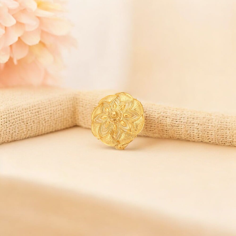 

Intricate Gold Finger Ring