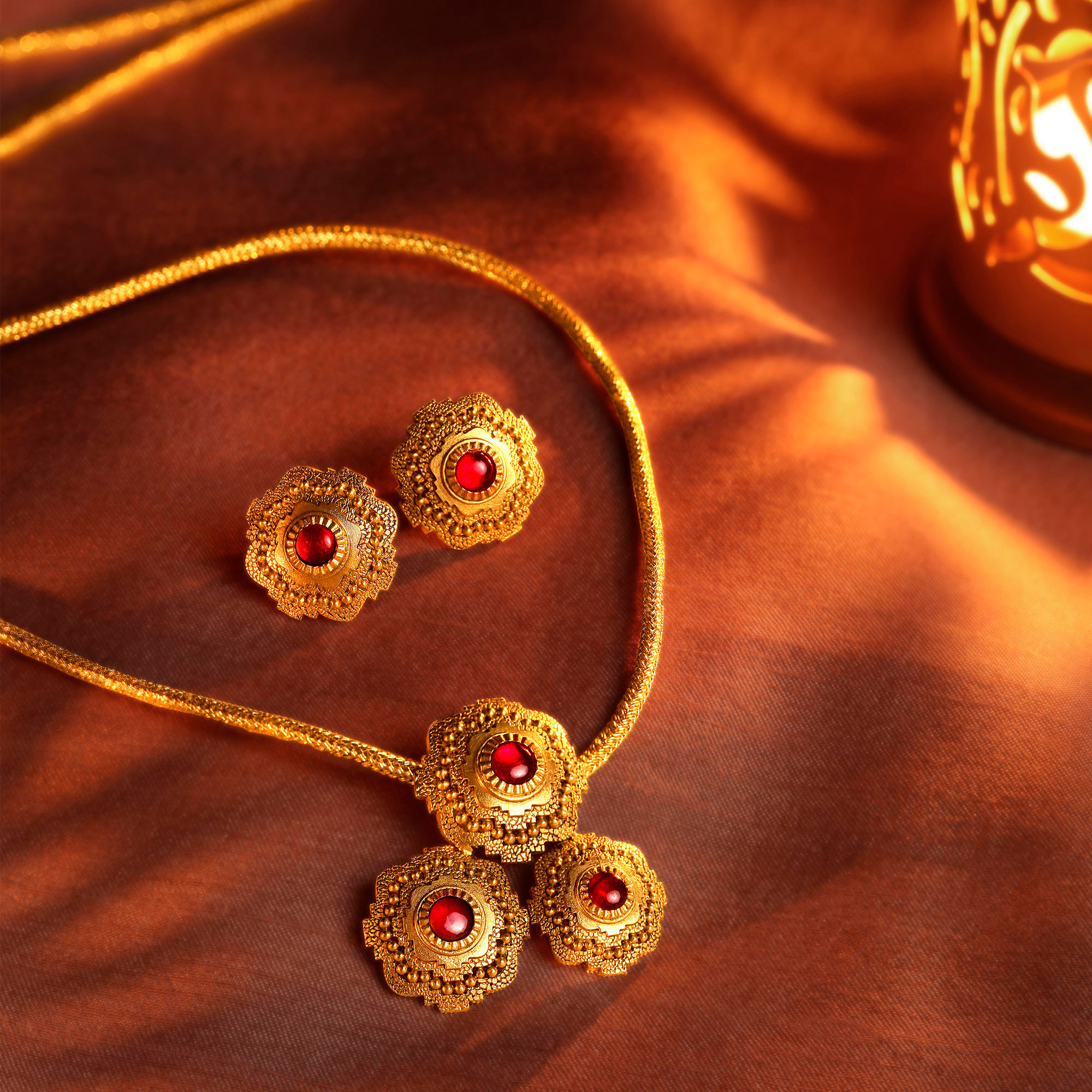 Marvellous Floral Pendant and Earrings Set,,hi-res image number null