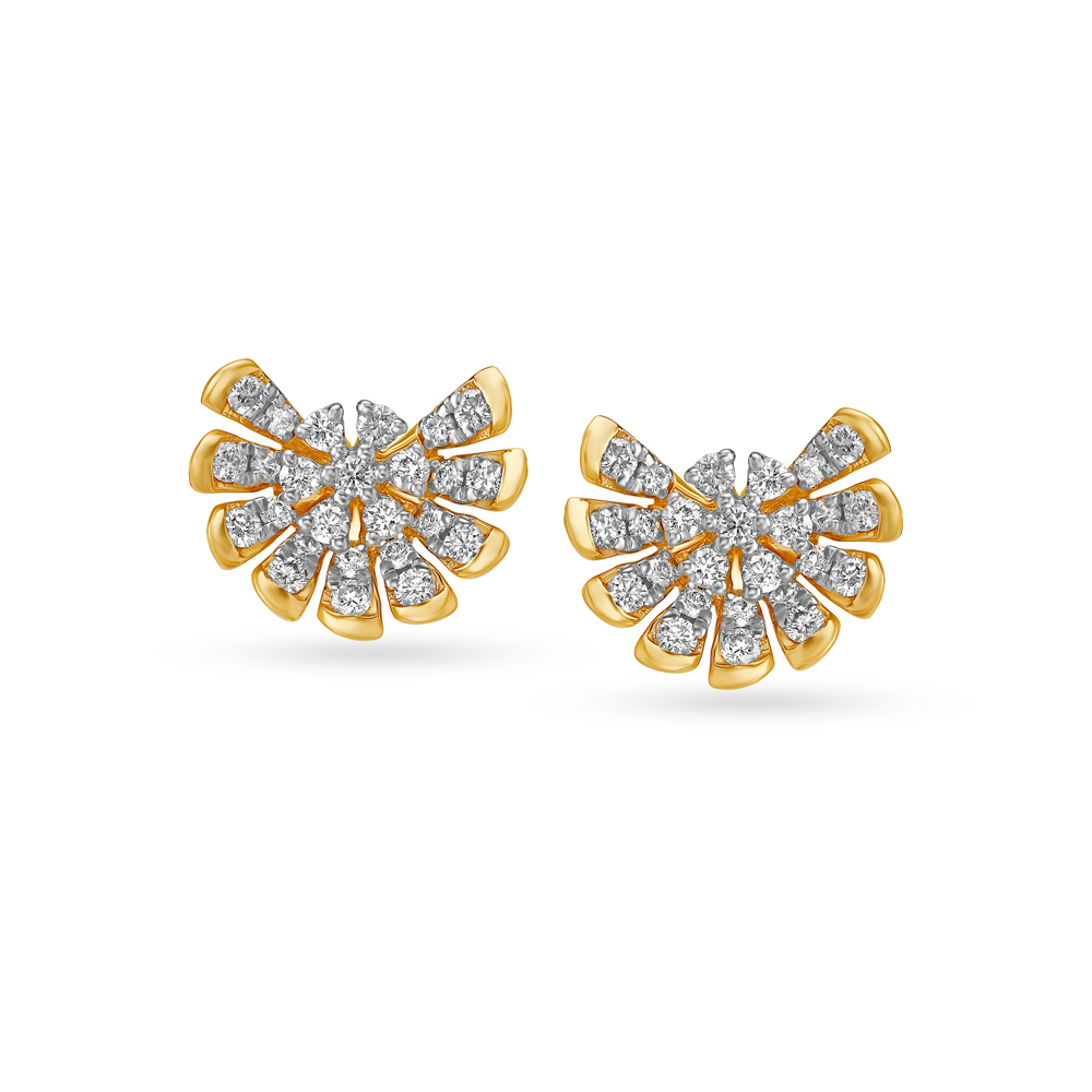DOUBLE C STUD EARRINGS IN HALF-FLOWER SHAPE WITH PEARL CENTER