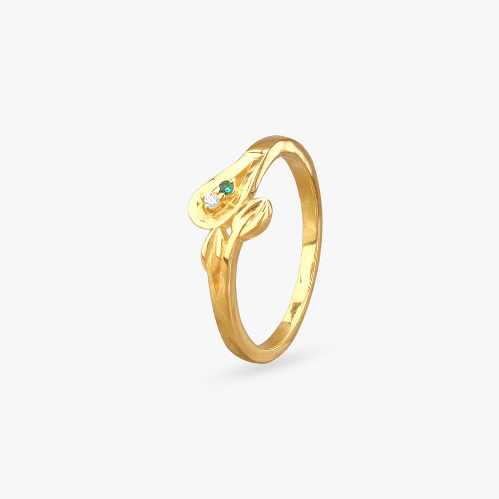 

Graceful Leaf Gold Finger Ring