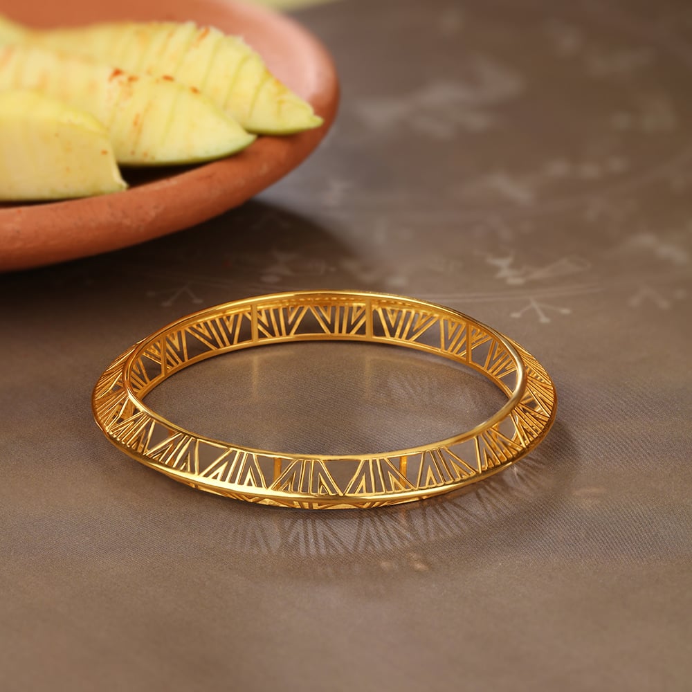 さるぐく Saura Symbiosis 22KT Gold Bangle