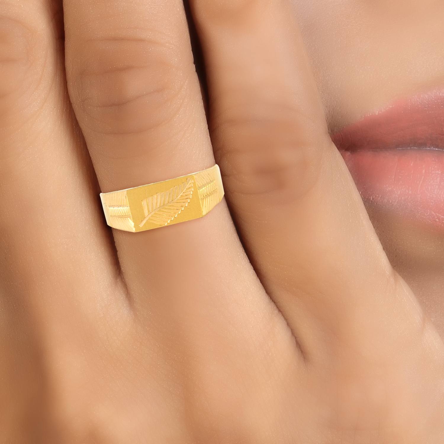 Elegant Leaf Engraved Gold Ring for Men,,hi-res image number null
