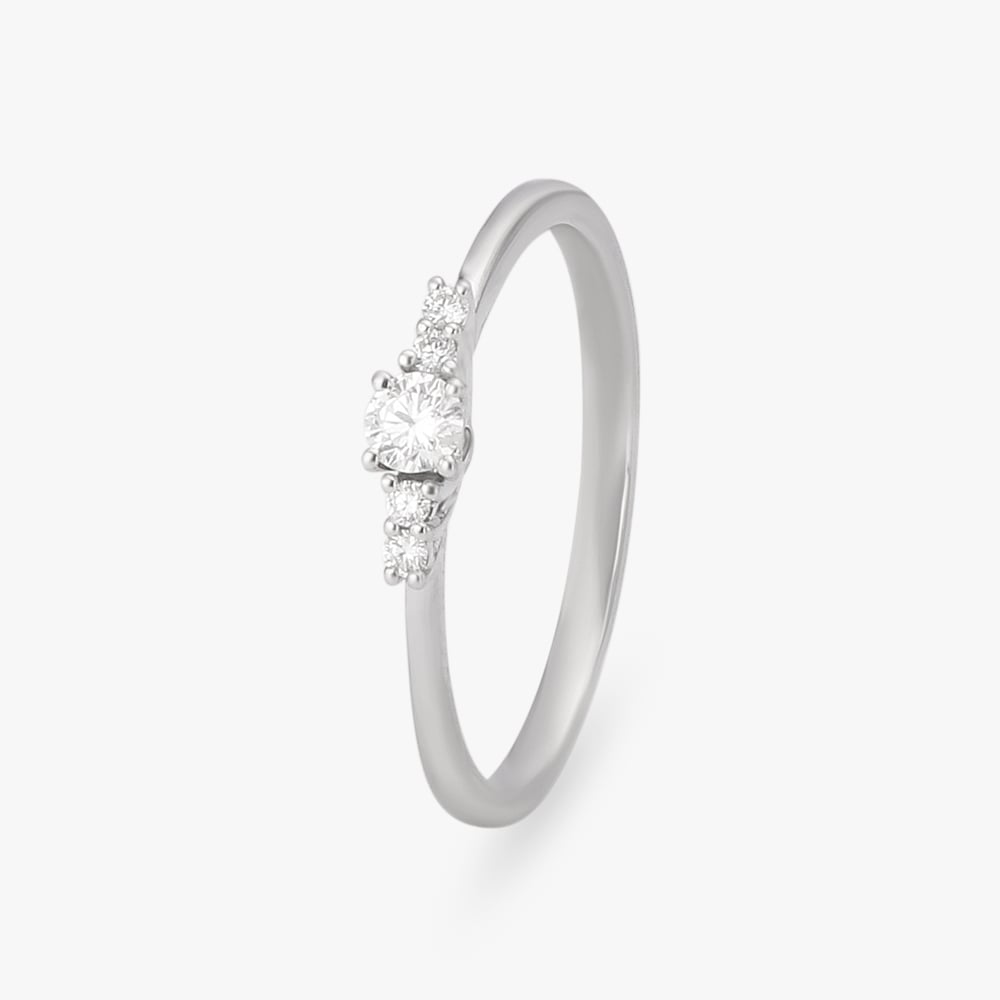 

Shimmering Diamond Finger Ring