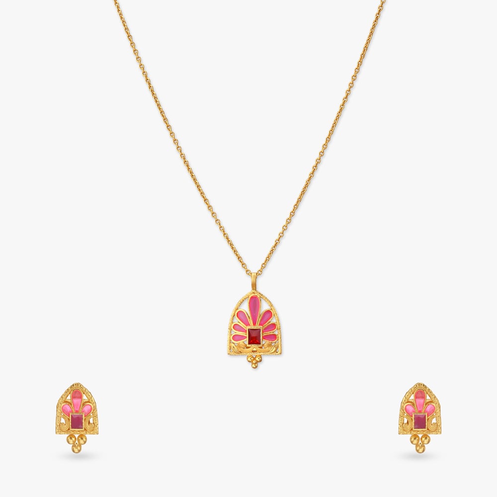 

Petal Arch Gold Pendant with Chain and Earrings Set