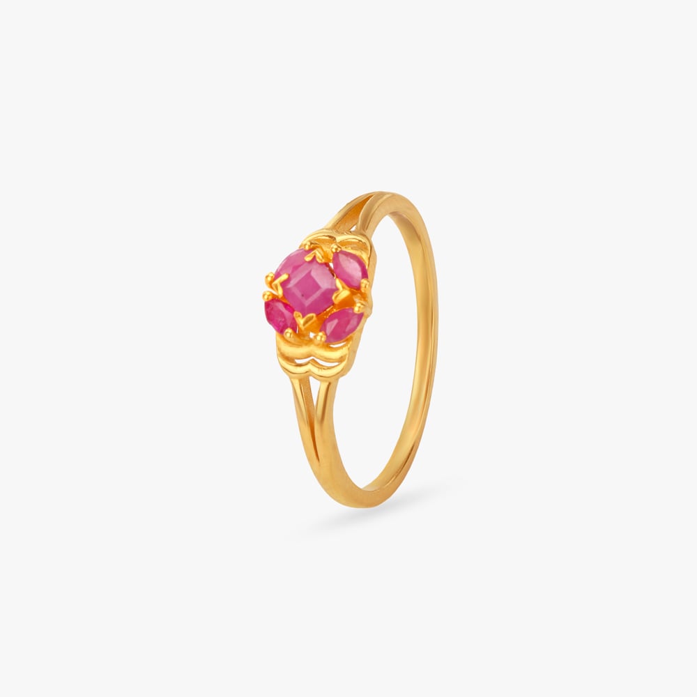 

Vintage Bloom Ruby Finger Ring